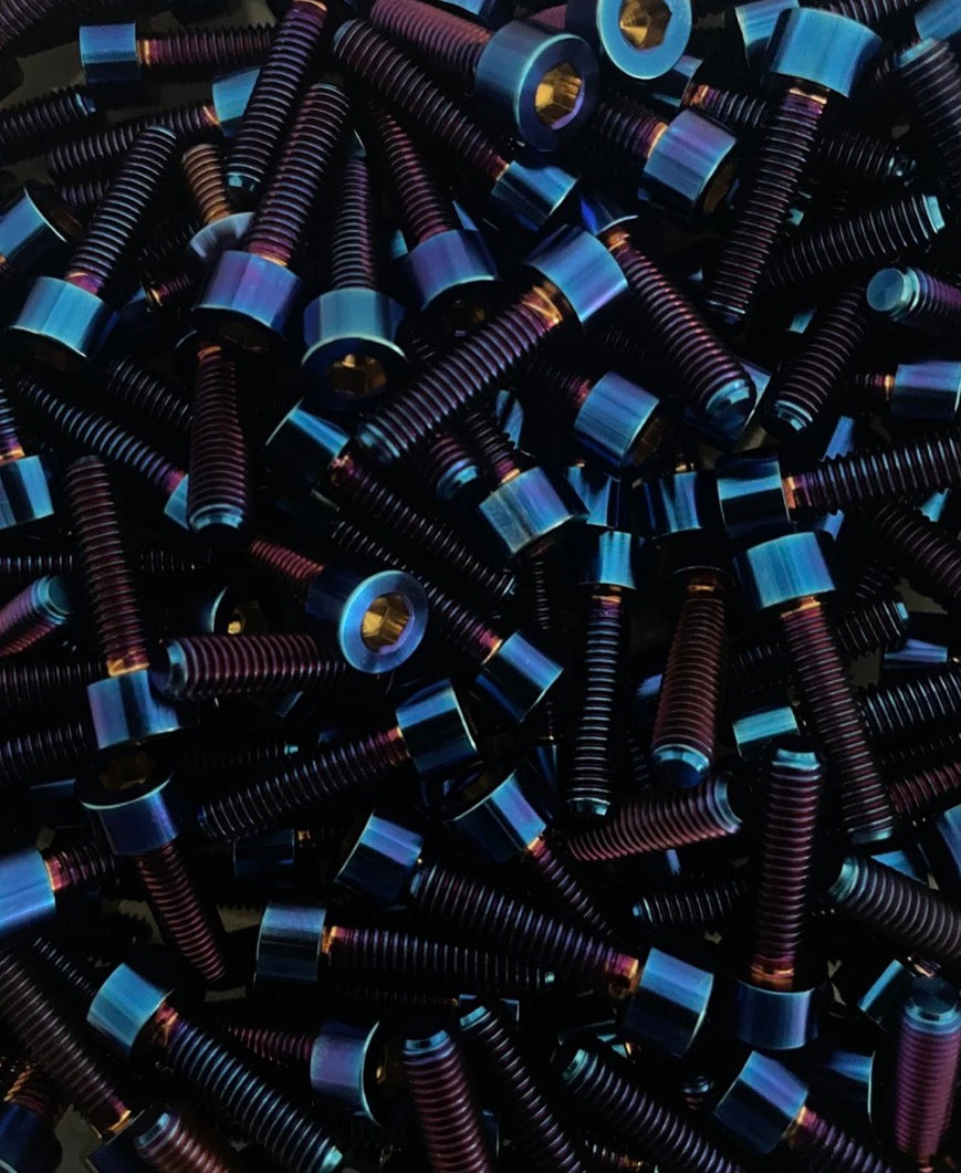 Foot lock titanium bolts (comes well fixed)