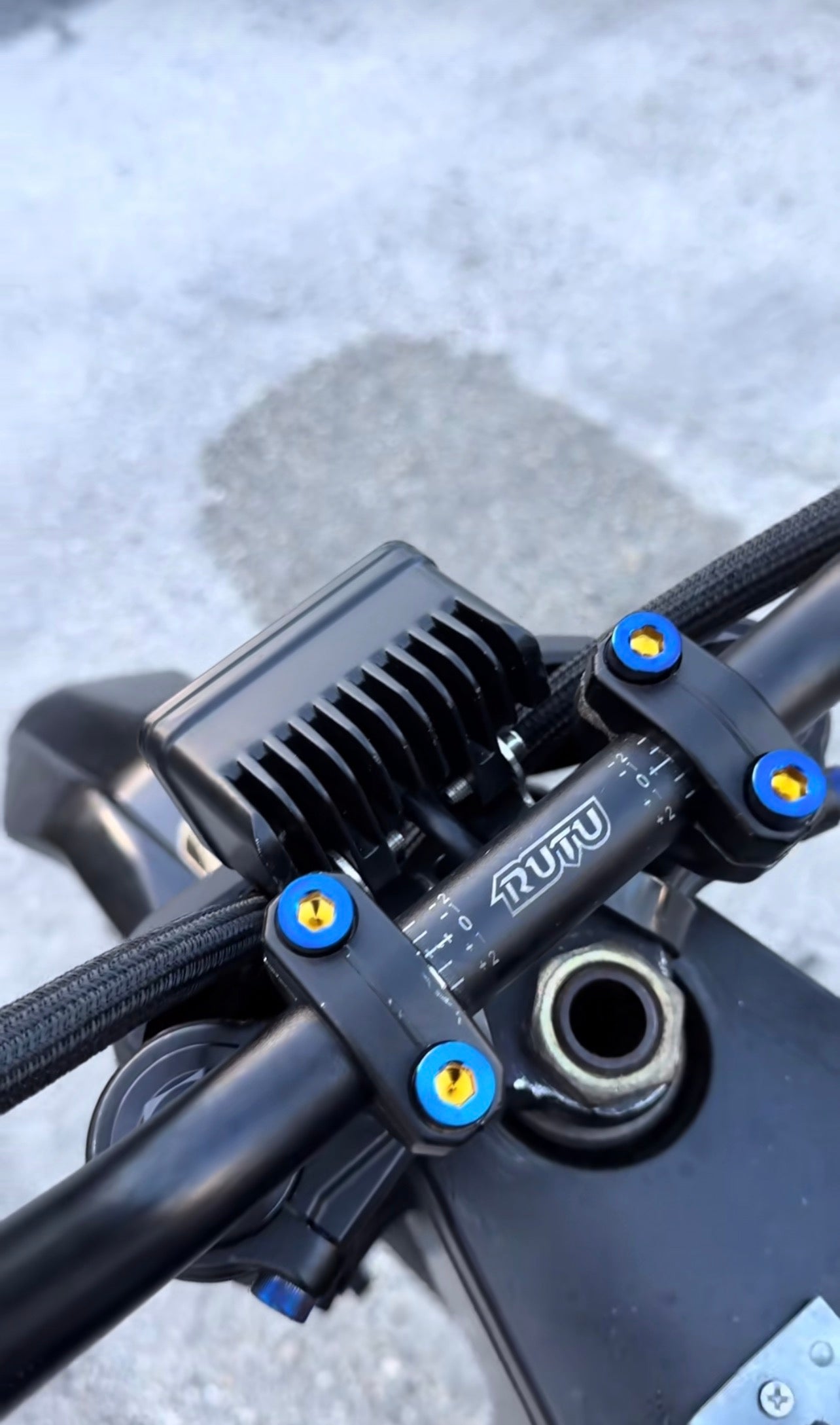 Tuttio titanium bolts
